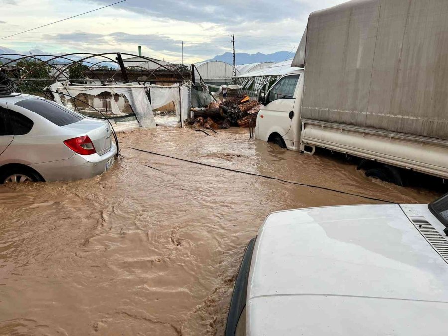 Kumluca Güne Felaketle Uyandı