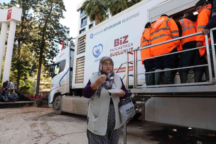 Büyükşehir Kumluca’da Seferberlik Başlattı