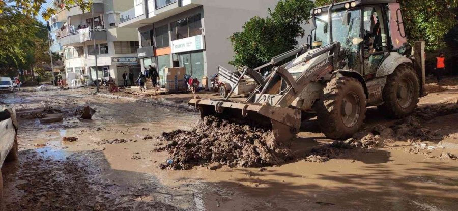 Büyükşehir Kumluca’da Seferberlik Başlattı