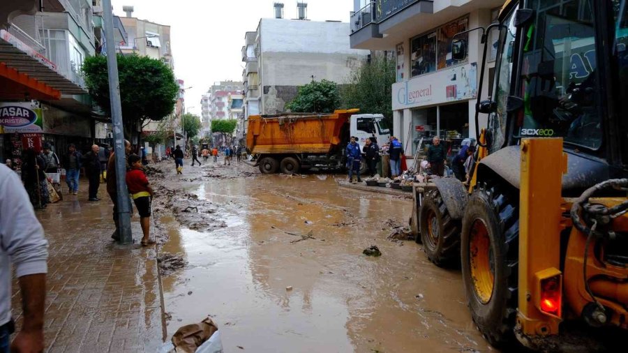 Büyükşehir Kumluca’da Seferberlik Başlattı