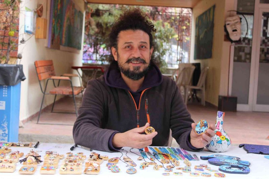 Tasarımlarıyla Kentin Kültür Ve Sanatına Katkı Sağlıyorlar