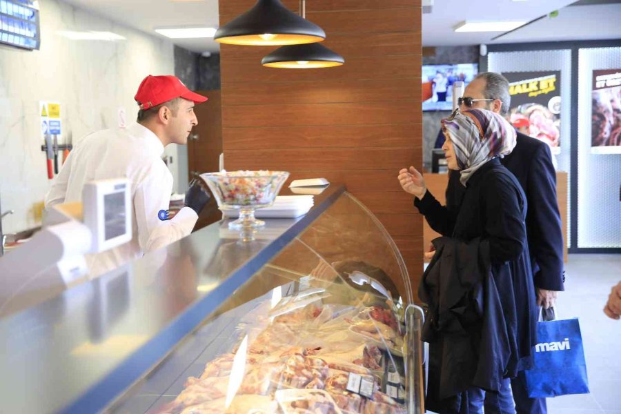 Antalya’da Halk Et Satış Mağazalarından 3 Yılda 1 Milyon 84 Bin 422 Kg Et Ürünü Satıldı