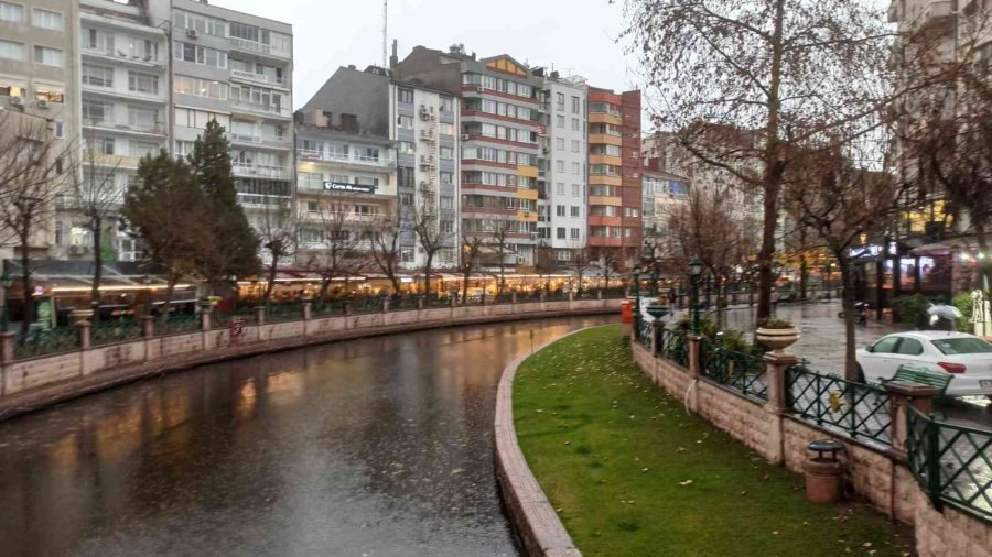 Eskişehir Sağanak Yağışı Hazırlıklı Karşıladı