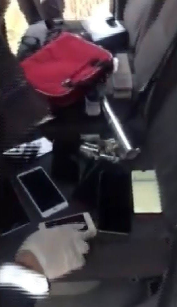 ‘dur’ İhtarına Uymayan Araçtan Uyuşturucu Ve Tabanca Çıktı