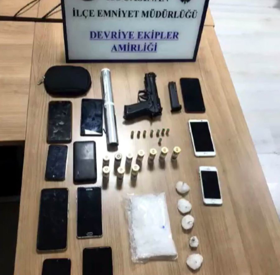 ‘dur’ İhtarına Uymayan Araçtan Uyuşturucu Ve Tabanca Çıktı