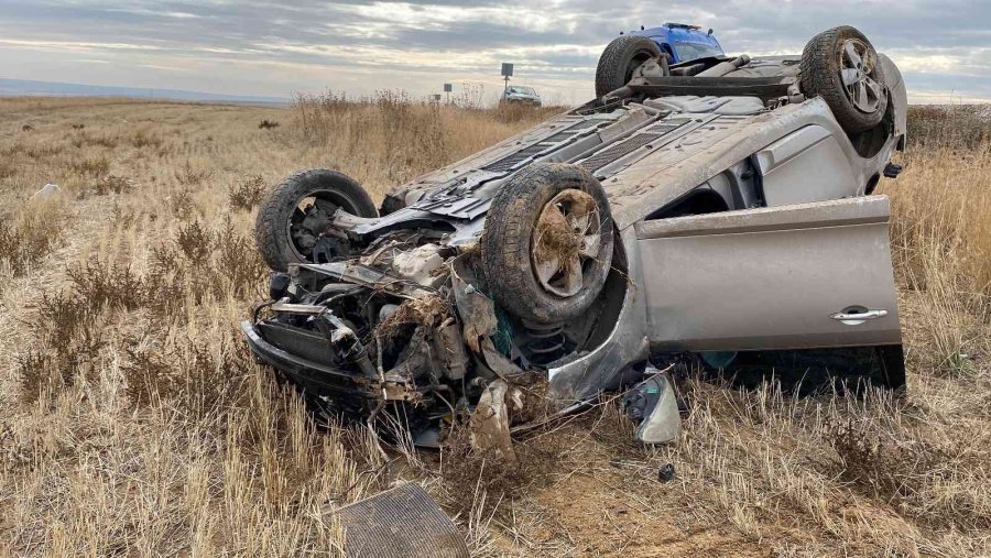 Karşı Şeride Geçen Otomobil Takla Attı: 1 Yaralı