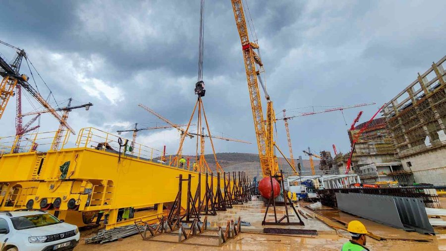 Akkuyu Ngs’nin 1’inci Ünitesine Ait Türbin Binasında İlk Köprülü Vincin Montajına Başlandı