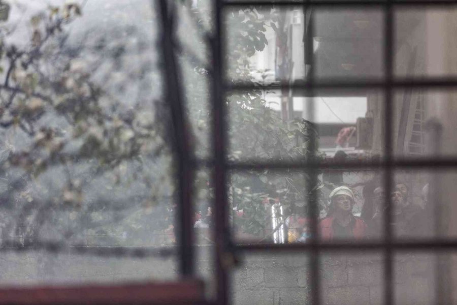 Mersin’de Bir İş Yerinde Çıkan Yangın Korkuttu