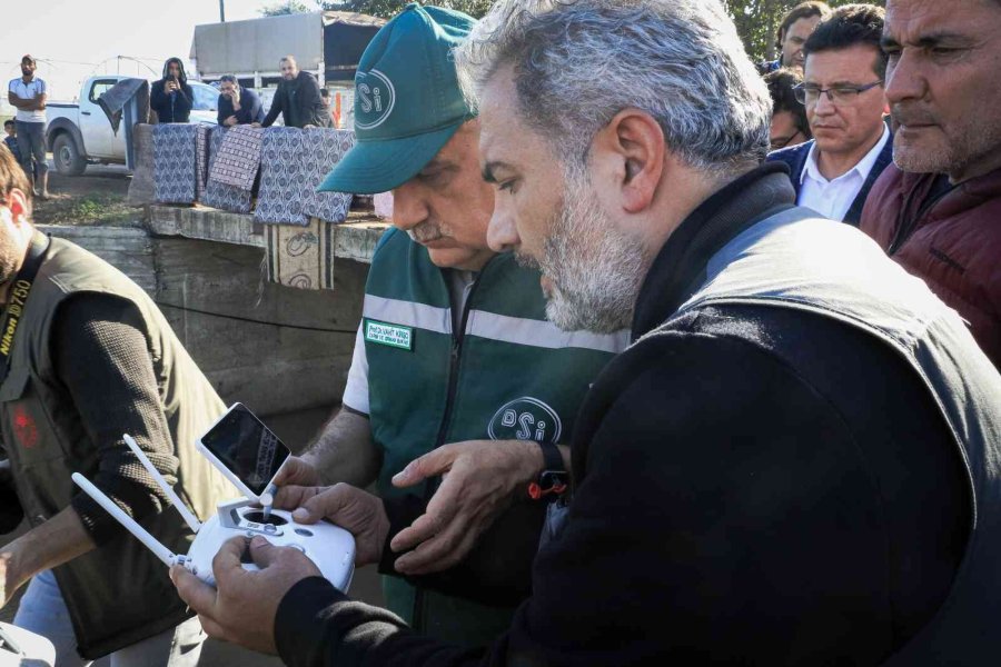 Bakan Kirişci, Kumluca’da Selden Etkilenen Seraları Ziyaret Ederek İncelemelerde Bulundu