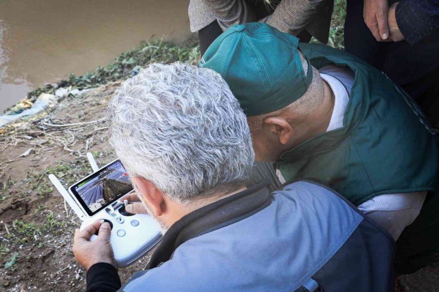 Bakan Kirişci, Kumluca’da Selden Etkilenen Seraları Ziyaret Ederek İncelemelerde Bulundu
