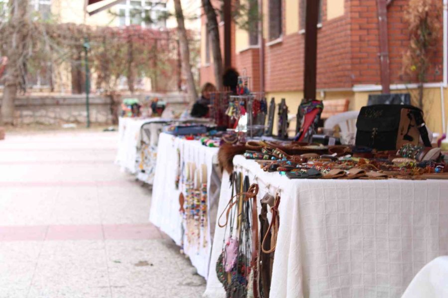 Tasarımlarıyla Kentin Kültür Ve Sanatına Katkı Sağlıyorlar