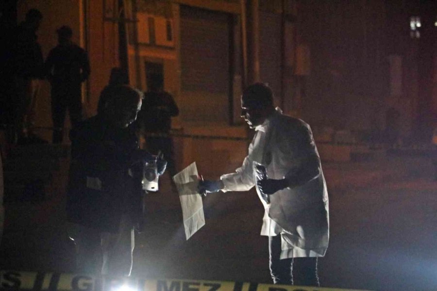 Sokak Ortasında Otomobiliyle Yolunu Kesip Kurşun Yağdırdı: 1 Ölü