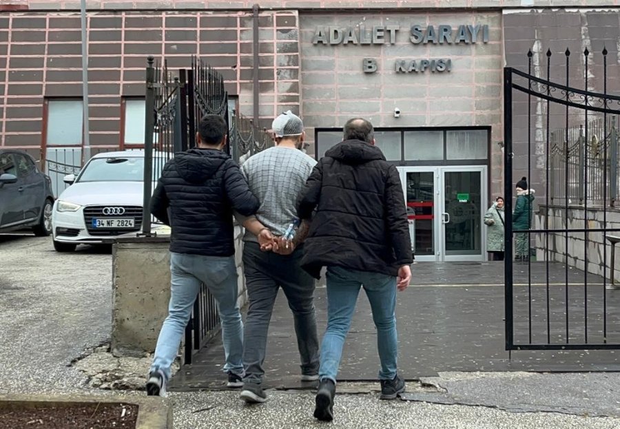 Kaçarken Polis Aracına Çarpması Sonucu Yakalanan Hırsızlık Şüphelisi Tutuklandı