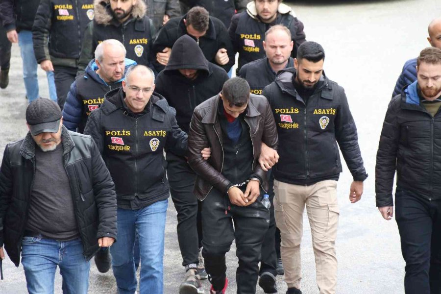 Hırsızlık İçin Girdiği Evde Cinayet İşlediği İddia Edilen Şüpheli Adliyeye Sevk Edildi