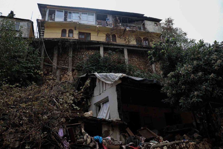 Finike’de Sel Sularının Yıktığı Evden Kurtarılan Çocukların Babası: "allah, Devletten Razı Olsun"