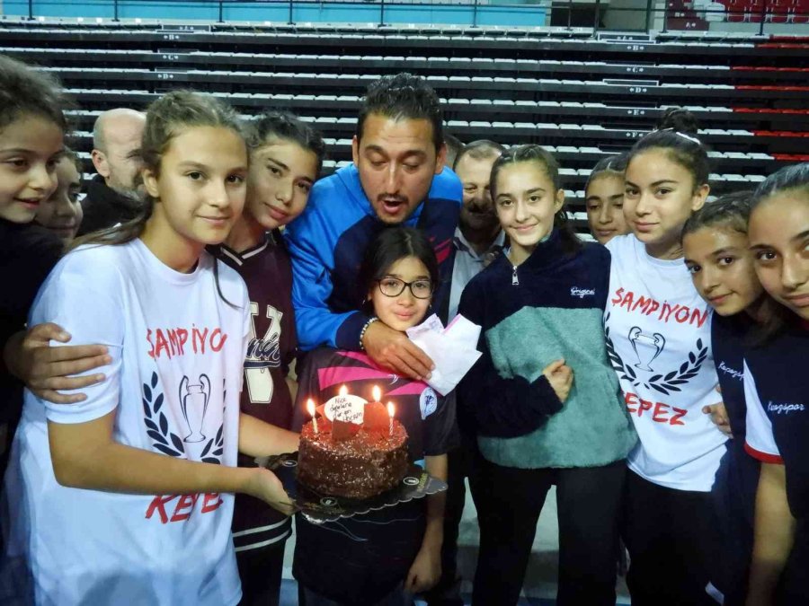 Antrenöre Çifte Kutlama