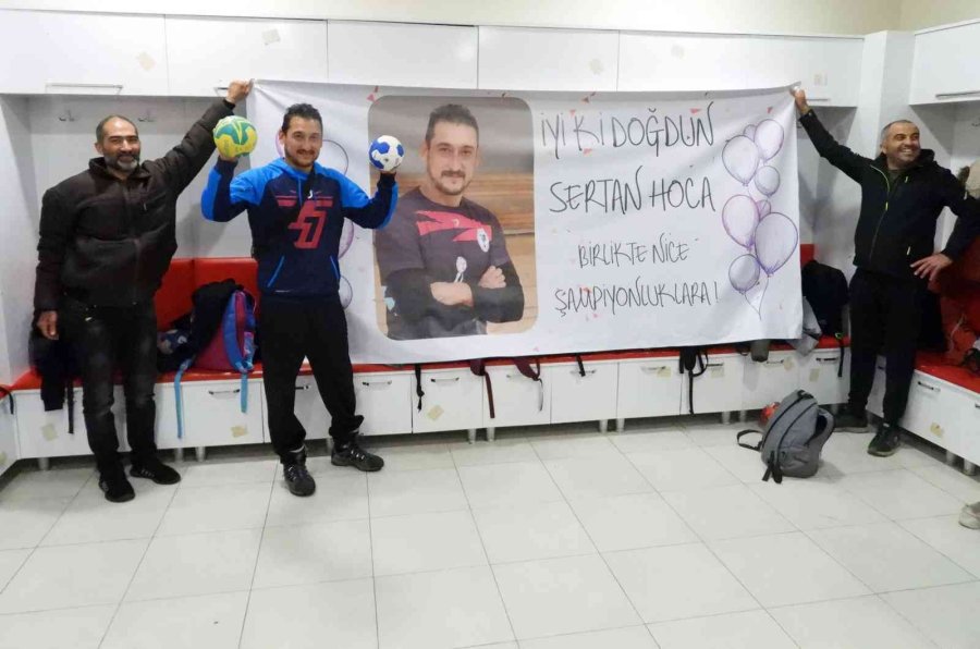 Antrenöre Çifte Kutlama