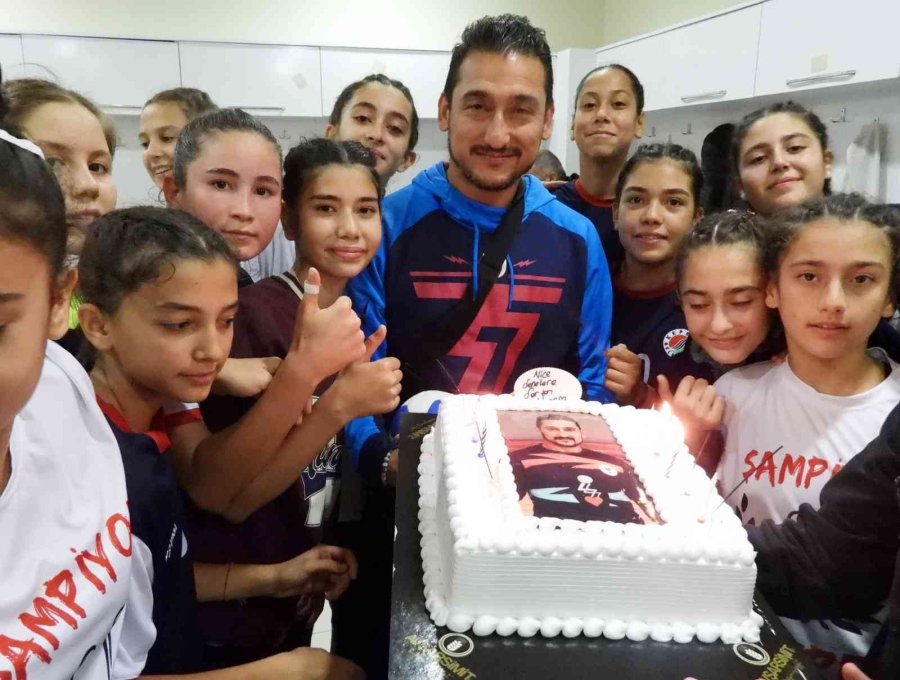 Antrenöre Çifte Kutlama