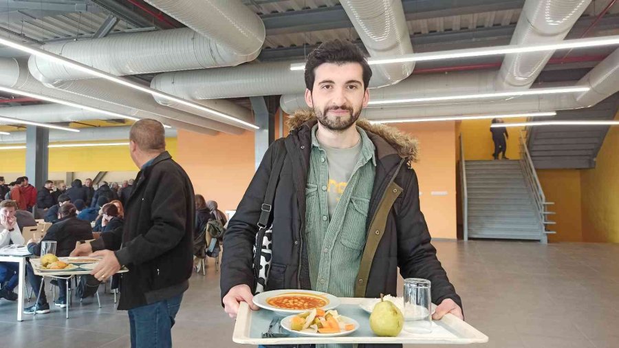 Öğrenciye 3 Çeşit Yemek 5 Lira