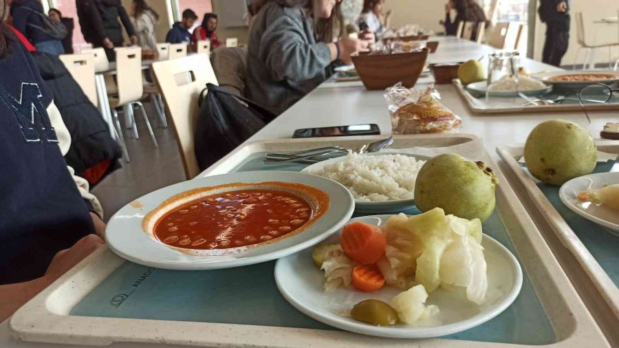 Öğrenciye 3 Çeşit Yemek 5 Lira