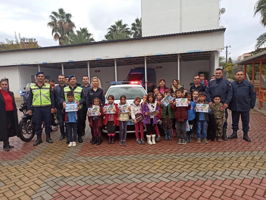 Gazipaşa’da Jandarmayı Ziyaret Eden Öğrencilere Trafik Eğitimi Verildi