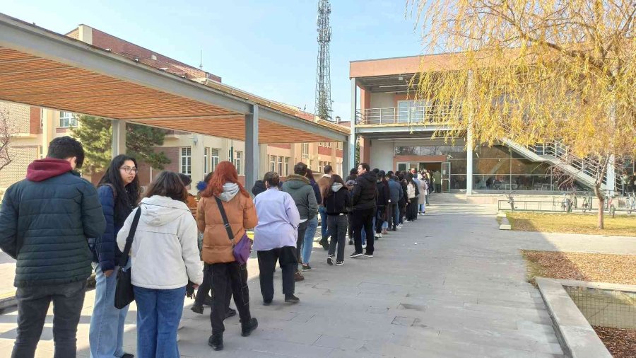 Öğrenciye 3 Çeşit Yemek 5 Lira