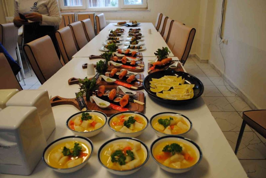 Aşçılık Programı Öğrencilerine ‘uzak Doğu Mutfağı’ Eğitimi