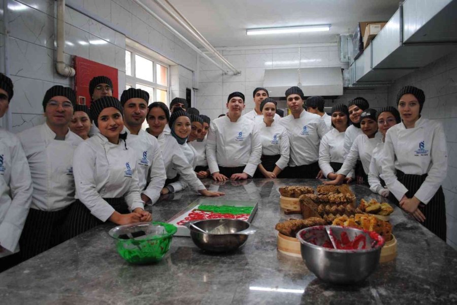 Aşçılık Programı Öğrencilerine ‘uzak Doğu Mutfağı’ Eğitimi