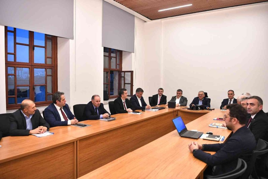 Başkan Büyükkılıç’tan 9 Saatlik Yatırım Toplantısı
