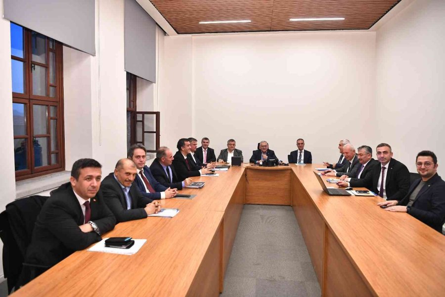 Başkan Büyükkılıç’tan 9 Saatlik Yatırım Toplantısı