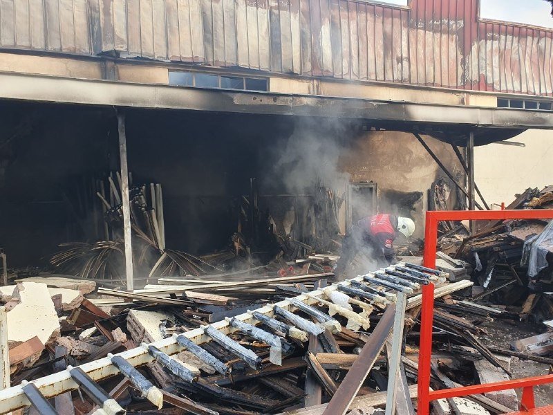 Alevlere Teslim Olan Fabrikada Hasar Gün Ağarınca Ortaya Çıktı