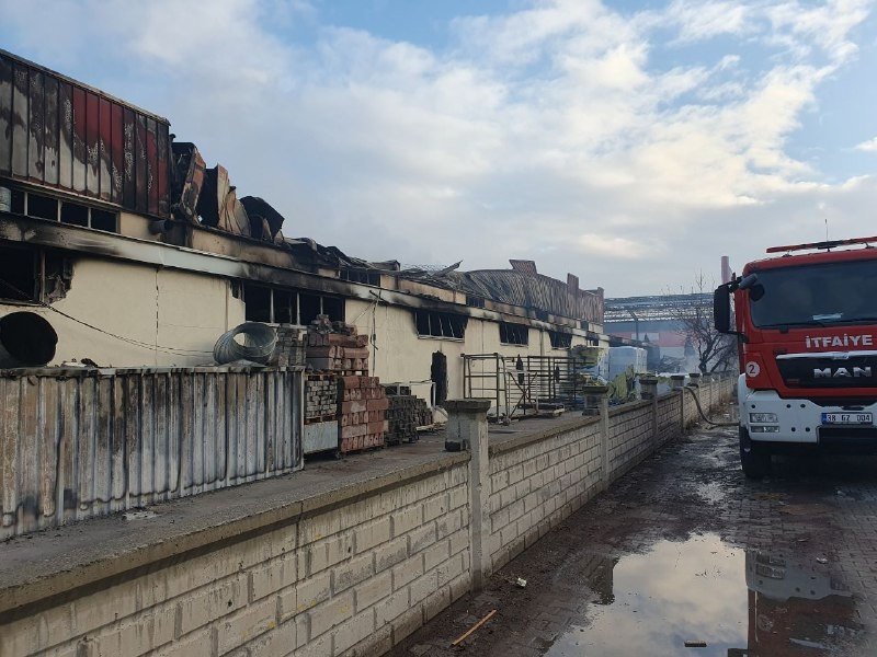 Alevlere Teslim Olan Fabrikada Hasar Gün Ağarınca Ortaya Çıktı