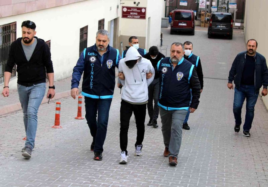 Boğazını Keserek Öldürdükleri Şahsı Yakan Sanıkların Yargılanmasına Başlandı