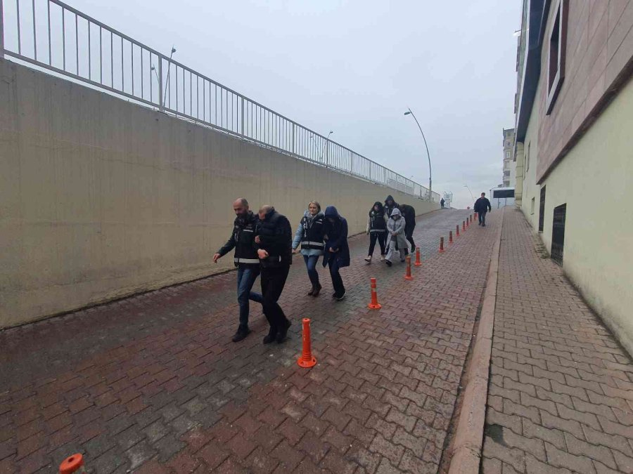 Kar Vaadiyle Vatandaşlardan Yüksek Miktarlarda Para Alıp Geri Ödemeyen 4 Kişiye Adli Kontrol