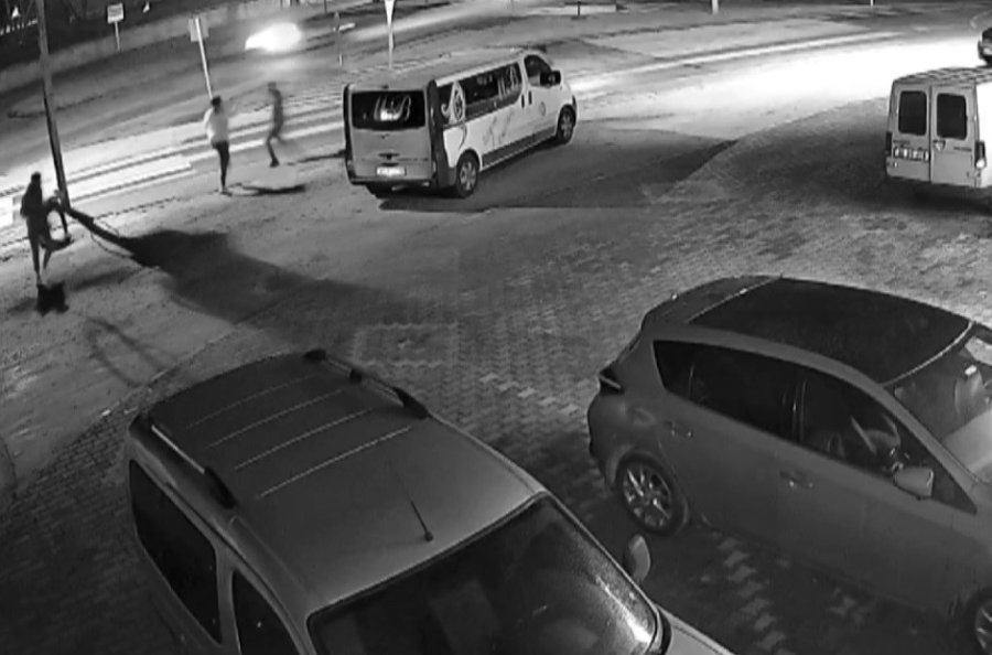 Sokak Ortasında Bıçaklı Sopalı Yaralama, O Anlar Kamerada