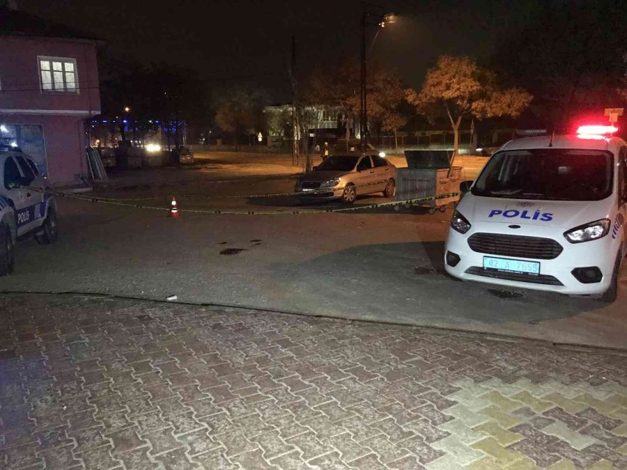 Sokak Ortasında Bıçaklı Sopalı Yaralama, O Anlar Kamerada