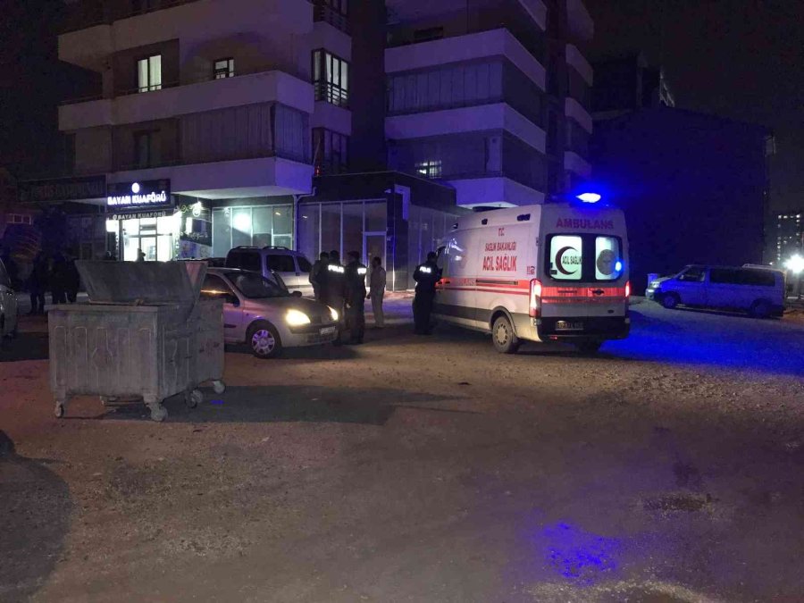 Sokak Ortasında Bıçaklı Sopalı Yaralama, O Anlar Kamerada