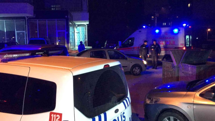 Sokak Ortasında Bıçaklı Sopalı Yaralama, O Anlar Kamerada