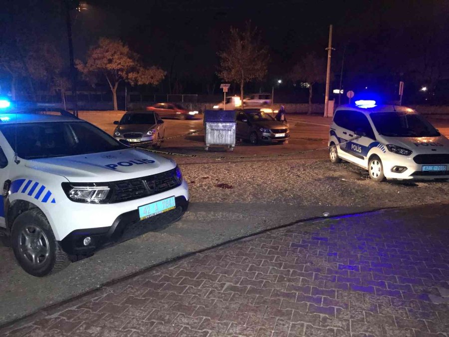 Sokak Ortasında Bıçaklı Sopalı Yaralama, O Anlar Kamerada