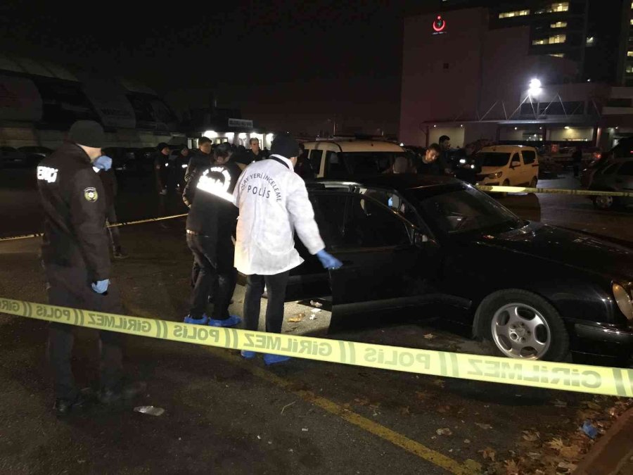 Otoparktaki Araç İçerisinde Ölü Bulundu