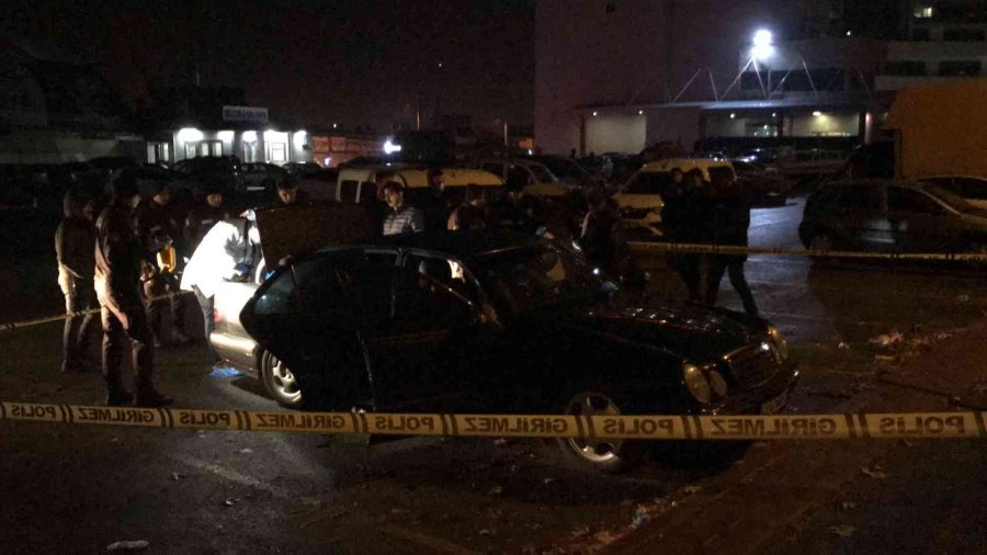 Otoparktaki Araç İçerisinde Ölü Bulundu