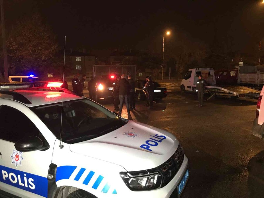 Otoparktaki Araç İçerisinde Ölü Bulundu