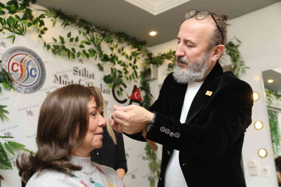 Kemoterapi Hastalarının Yüzünü Peruklarıyla Güldürüyor