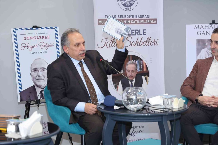 Gençlerle Kitap Sohbetlerinde 6 Eser Ele Alındı