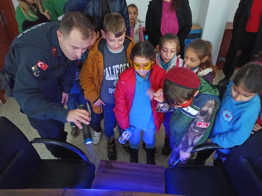 Gazipaşa’da Jandarmayı Ziyaret Eden Öğrencilere Trafik Eğitimi Verildi