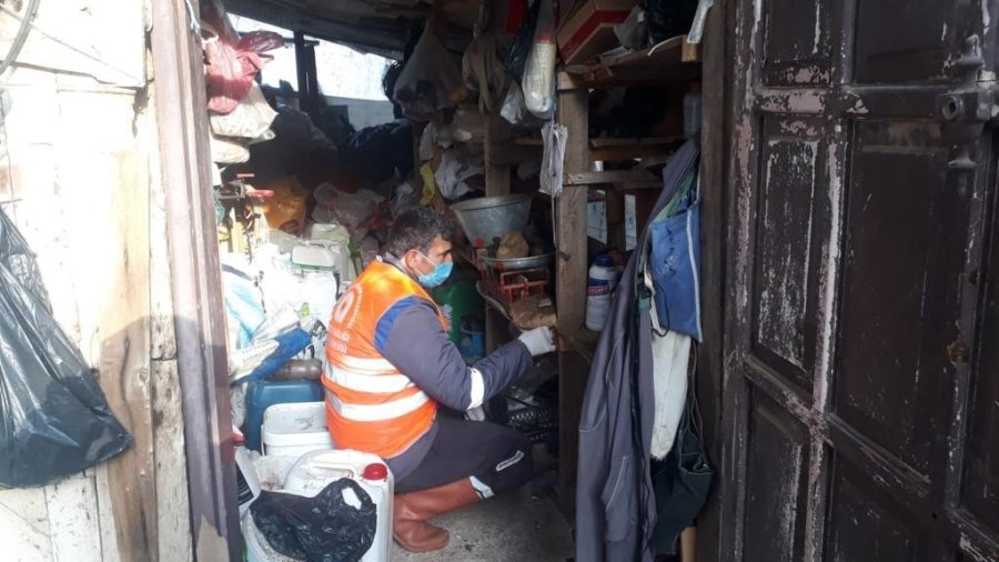 Kumluca’da Gıda Ve Eşya Temini İle Hasar Tespitleri Yapılıyor