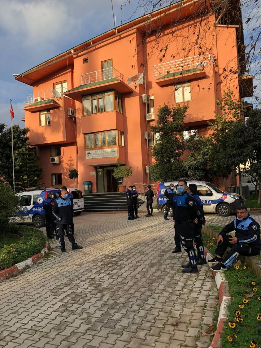Antalya’da Binaya Patlayıcı Koyan Kadının İlk Olayı Olmadığı Ortaya Çıktı