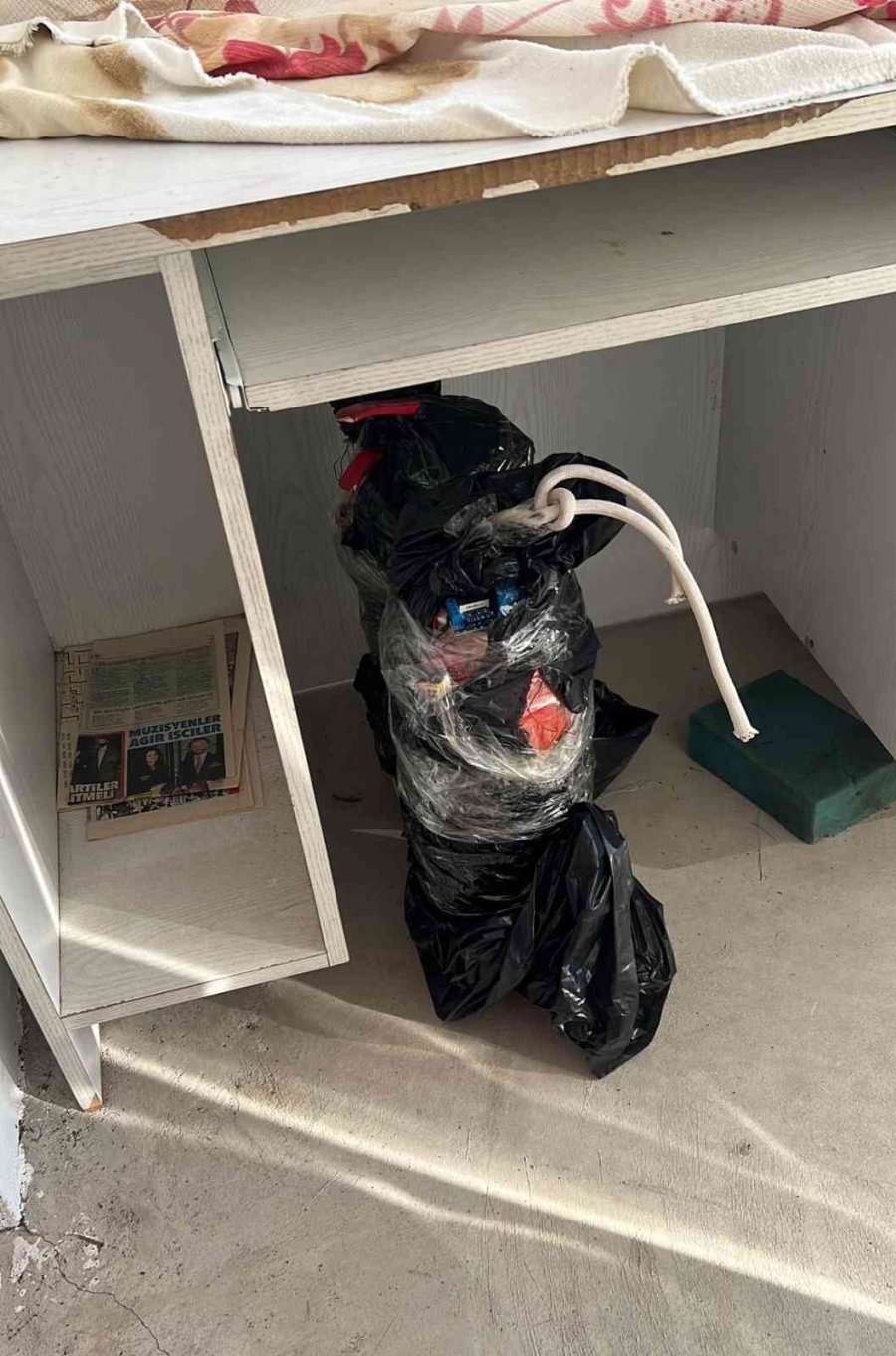 Akli Dengesi Yerinde Olmayan Kadın Binaya 3 Patlayıcı Koydu