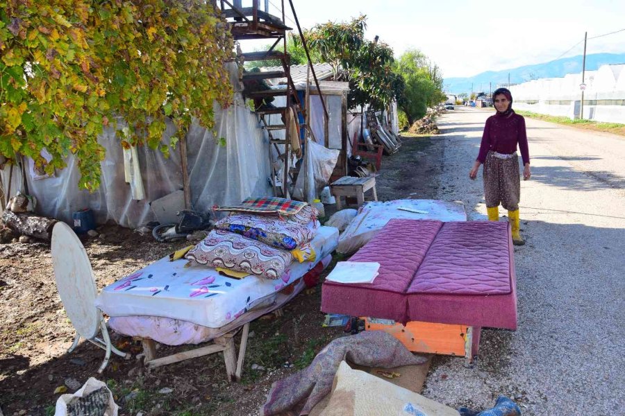 Kumluca’da Çamur İçinde Üretim