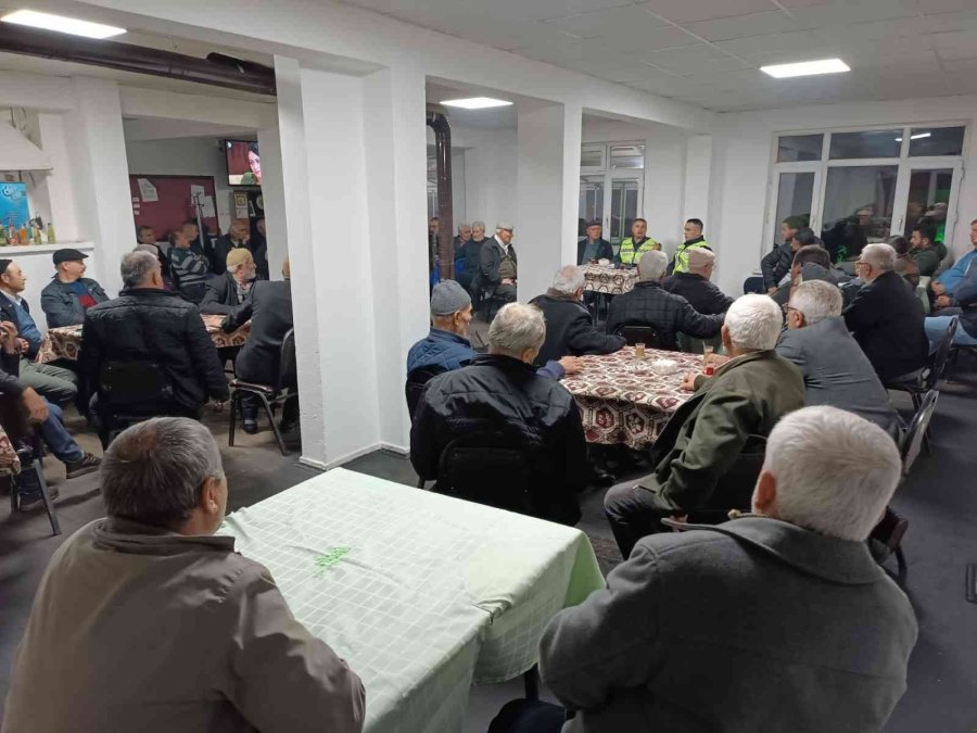 Jandarmadan Vatandaşlara Ve Öğrencilere Trafik Eğitimleri